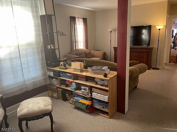 2nd image of 637 Wyoming Ave