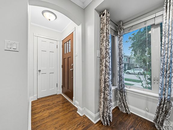 4th image of 10444 S Troy St
