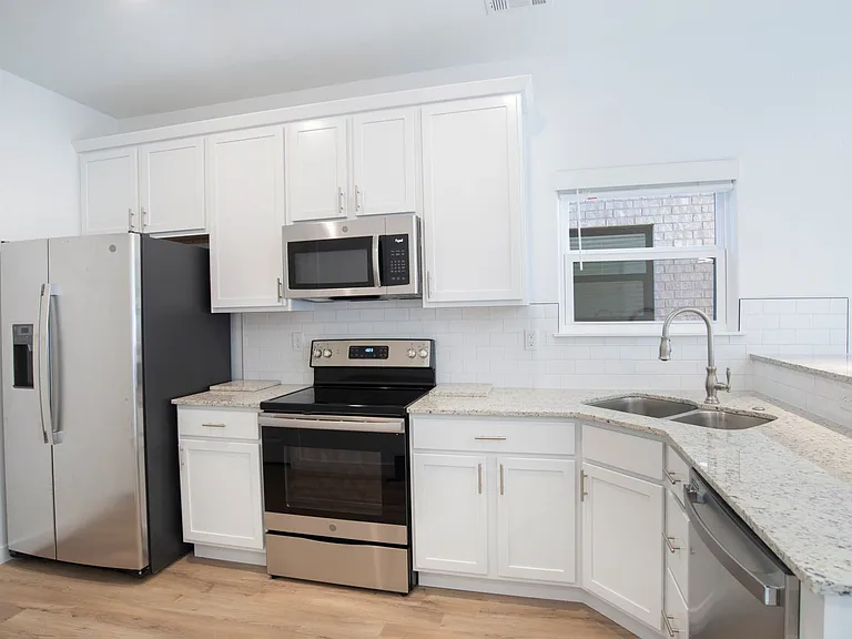 117 N School Ave #2 — Photo 8
