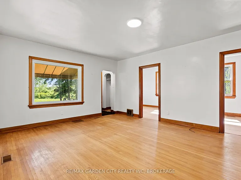1828 Decew Rd — Photo 5