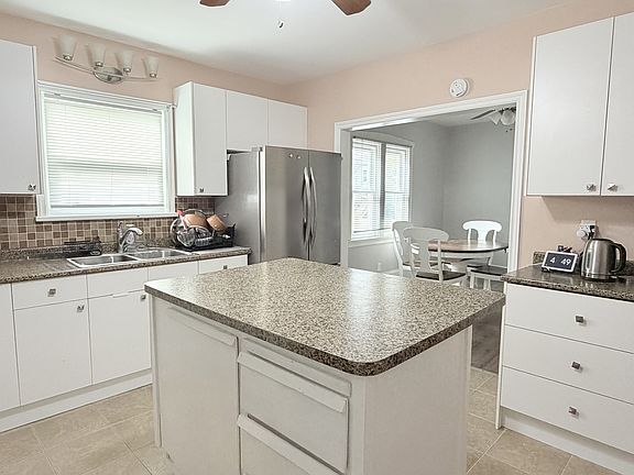2nd image of 207 Kathleen Ave Room 2