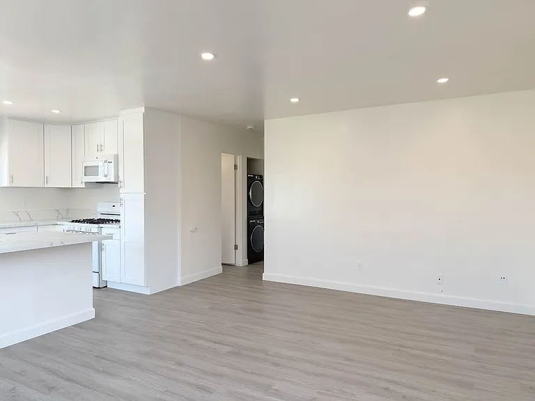 4427 Estrella Ave — Photo 23