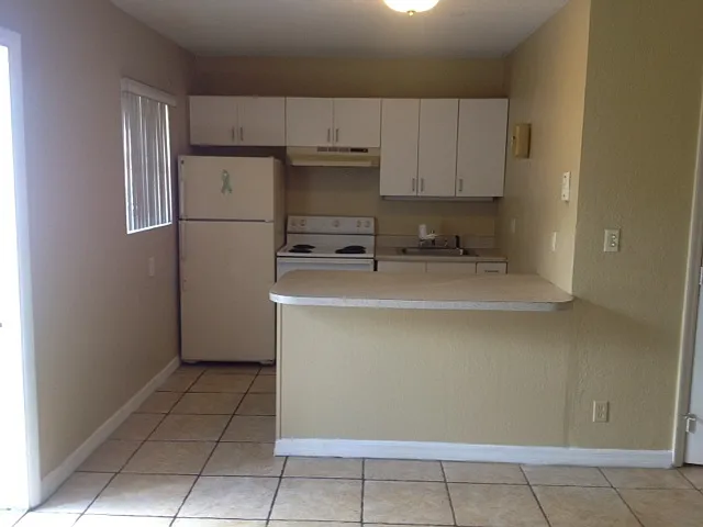 615 SW 12th Ave — Photo 3