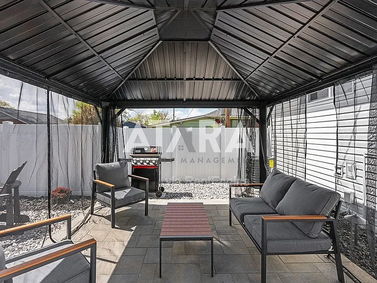 724 E Wilson Ave — Photo 44