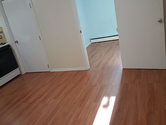 5th image of 2749 Lurting Ave #1
