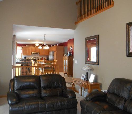 3rd image of 5 Ann Marie Dr