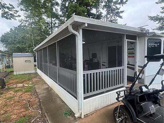 4th image of 111 Club House Dr
