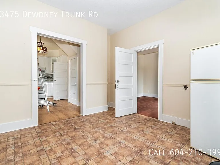 33475 Dewdney Trunk Rd — Photo 15