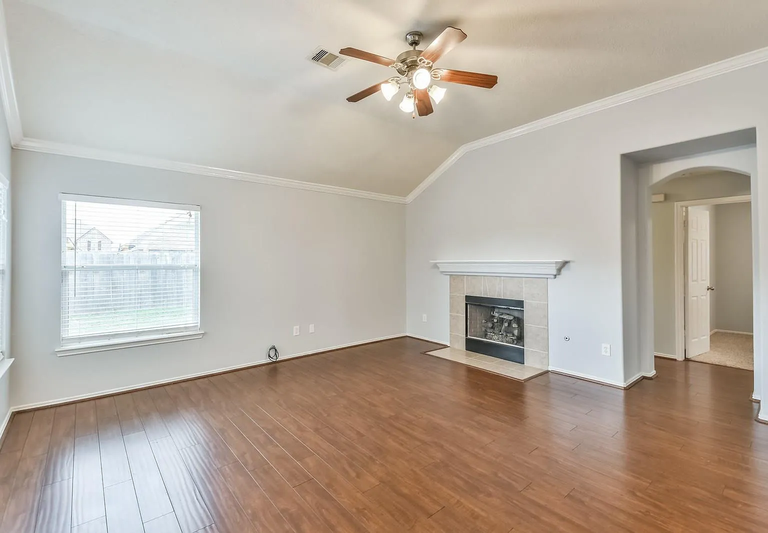3 bed, 2.0 bath, 1652 sqft, $2,200 — Photo 3