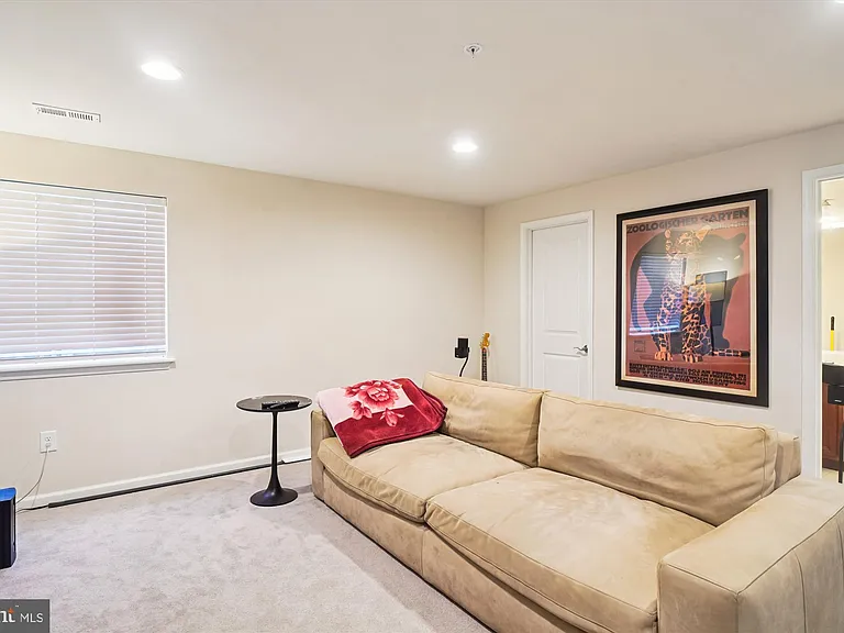6947 Country Club Ter — Photo 37