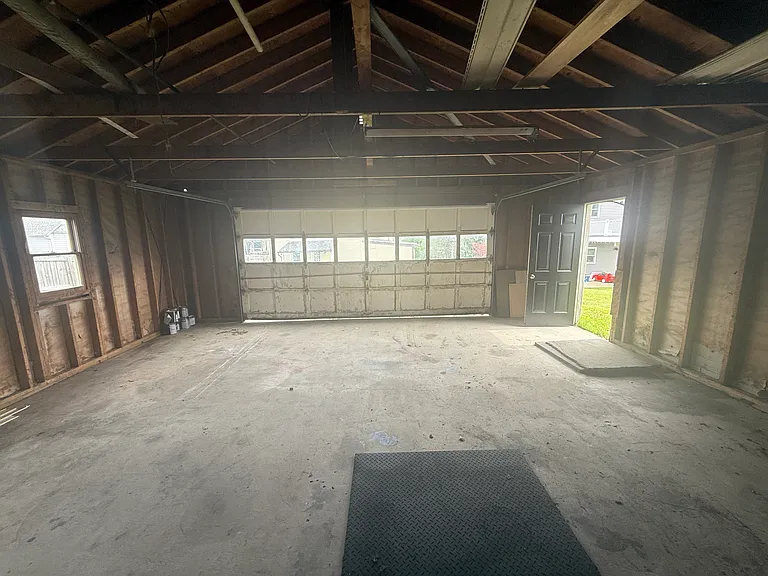 131 W Line St — Photo 5