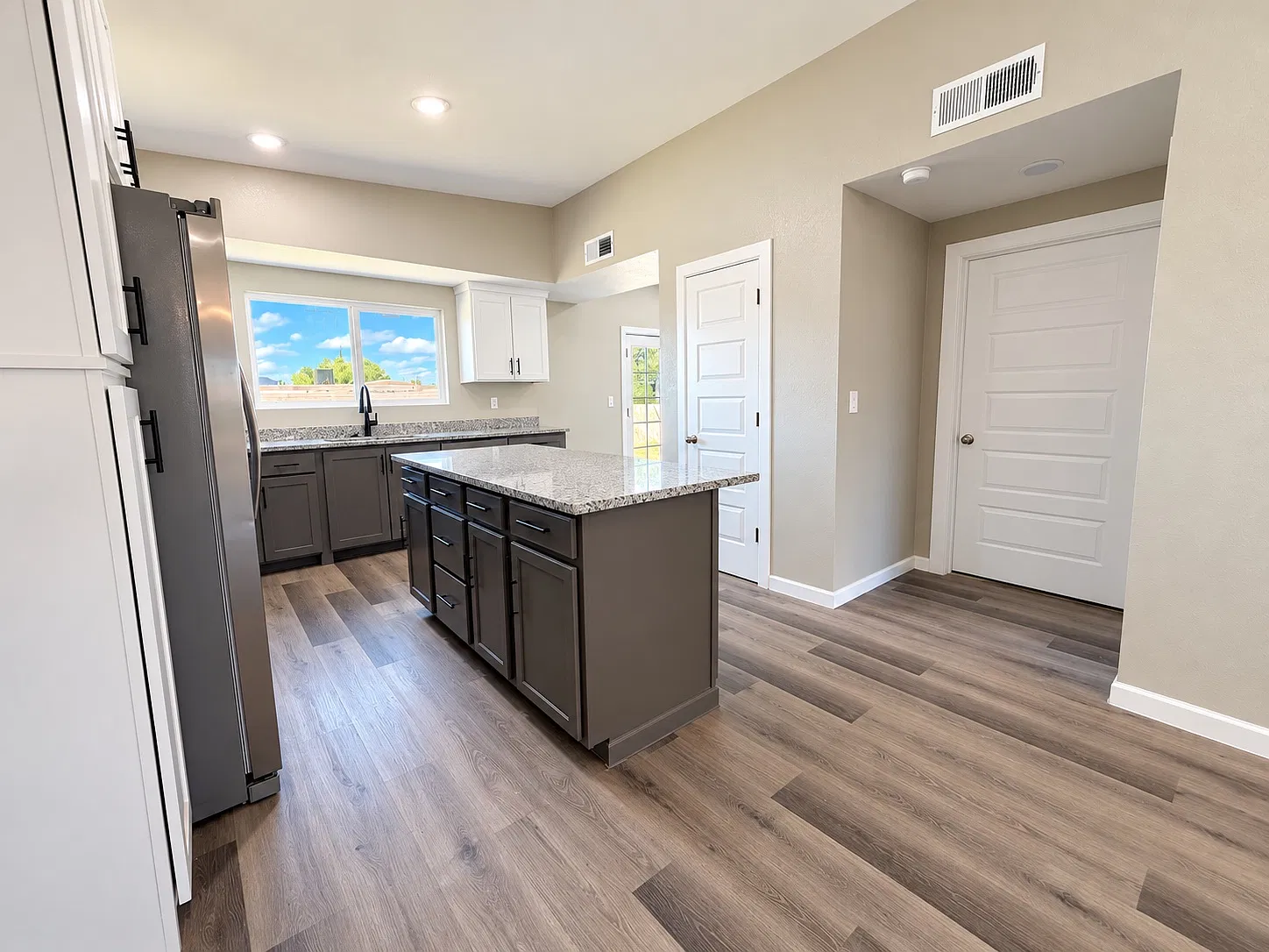 3 bed, 1825 sqft, $2,195 — Photo 3
