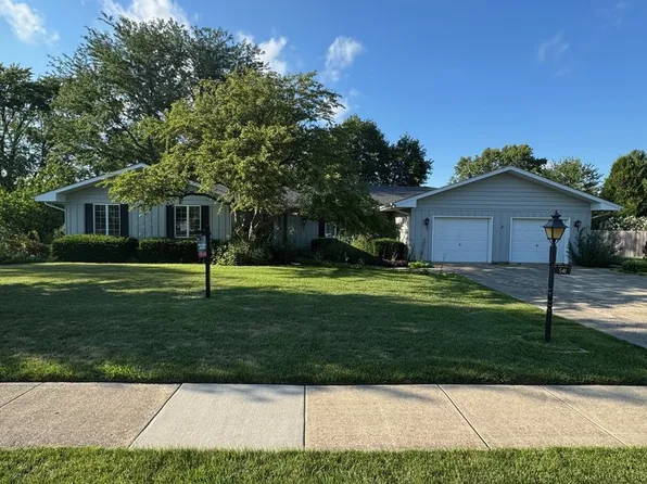 541 Cloverlane Dr, Sycamore, IL 60178