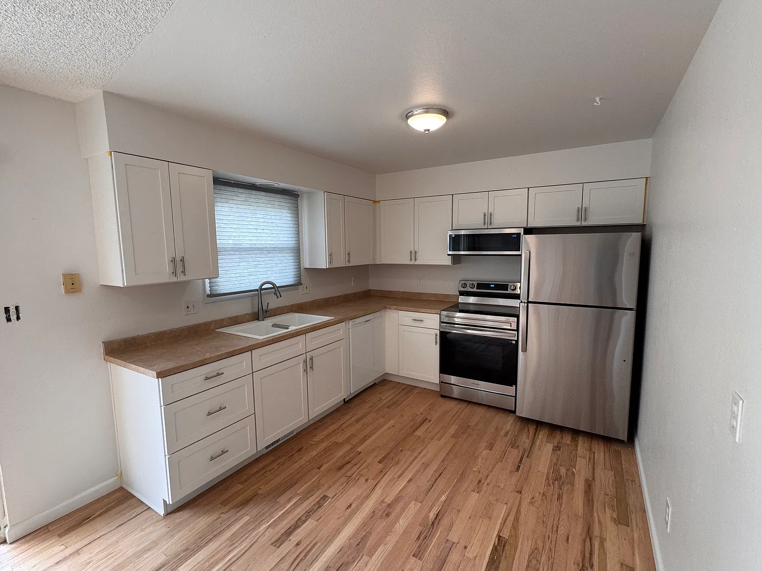 4 bed, 2.5 bath, 1900 sqft, $2,695 — Photo 3
