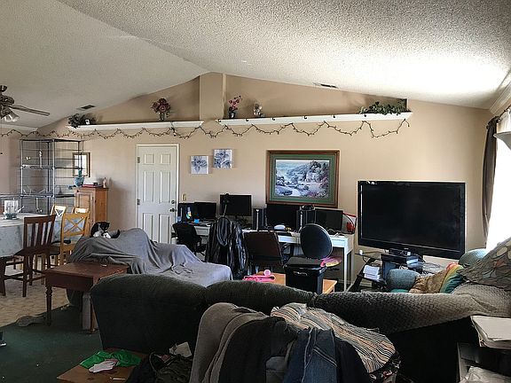 3rd image of 17375 Laredo Vista Ave