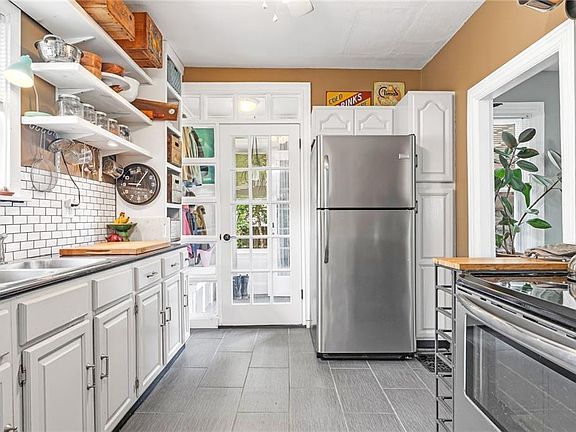 4th image of 5 Dennis Ave