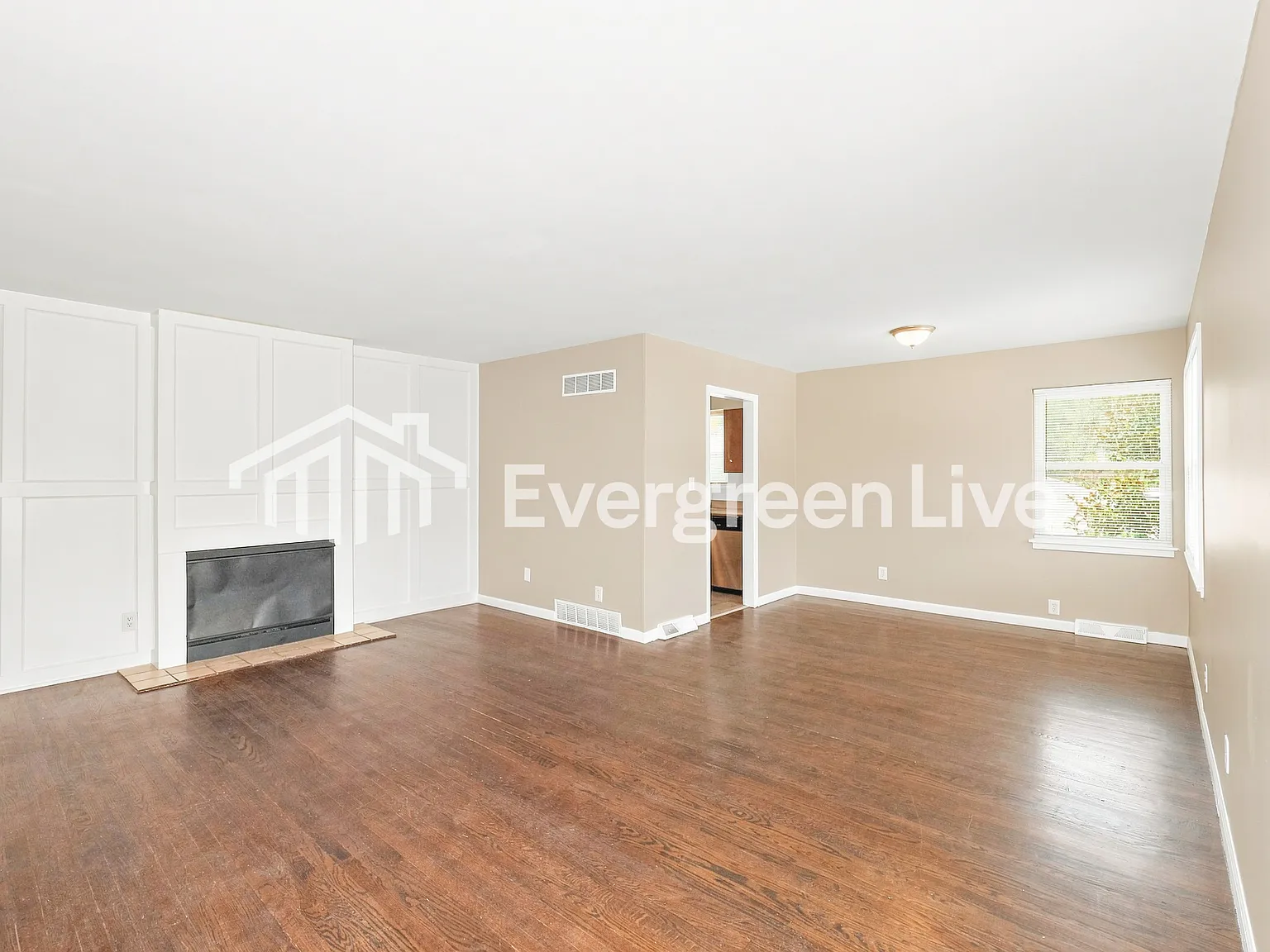 3 bed, 2.0 bath, 1362 sqft, $1,795 — Photo 2