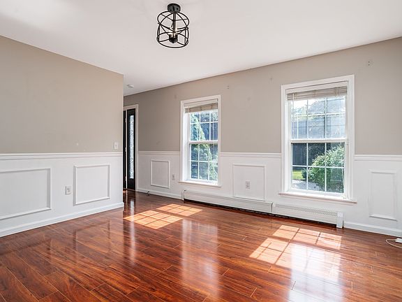 5th image of 38 Terrence Ave