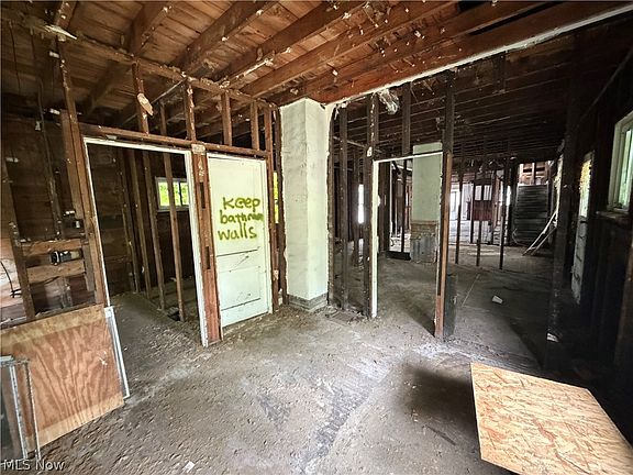 4th image of 1258 W 65th St