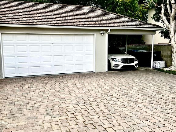 3rd image of 1623 1/2 Hillcrest Ave