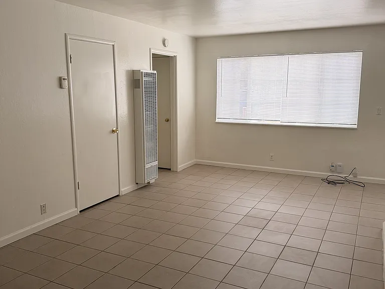 2207 Bonar St #D — Photo 2