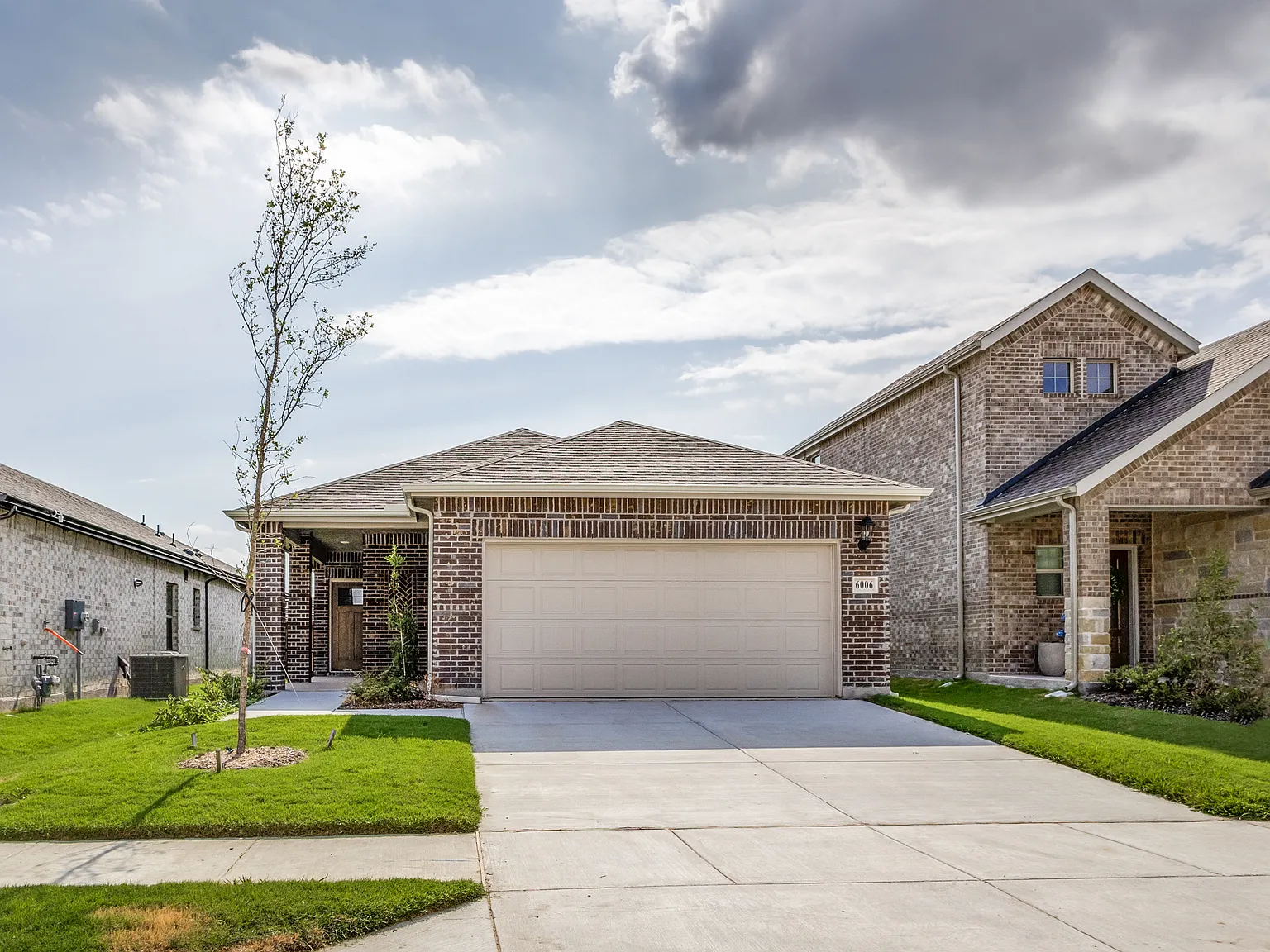 3 bed, 1381 sqft, $2,100 — Photo 1