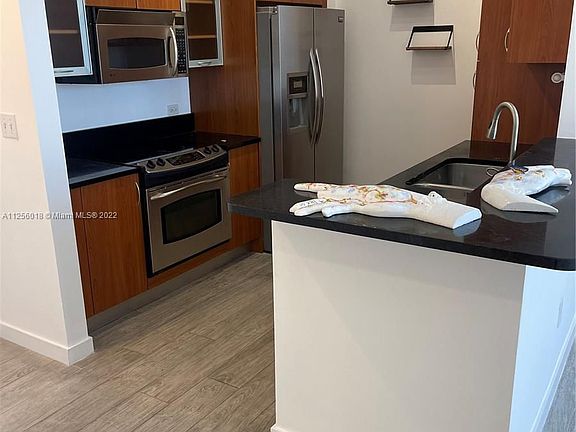 3rd image of 18800 NE 29th Ave Penthouse 10