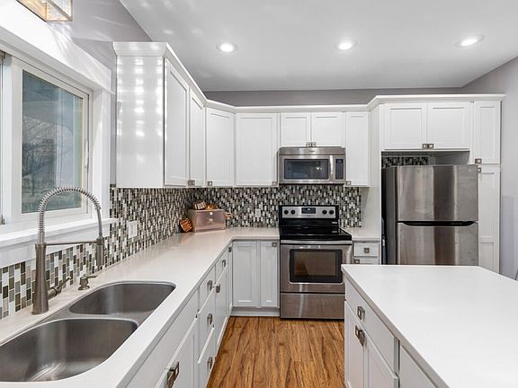 5th image of 517 College Ave #1