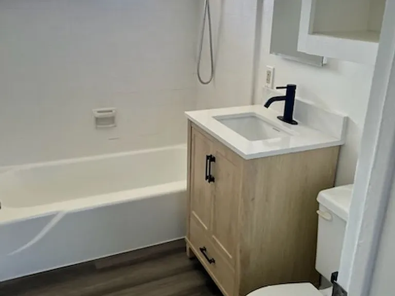 560 E Oakland Ave — Photo 28