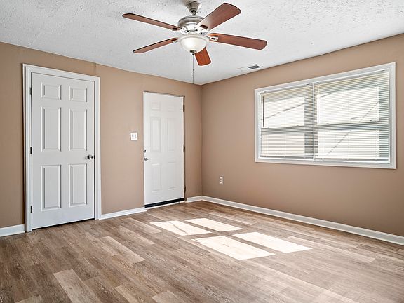 5th image of 443 Chestnut St
