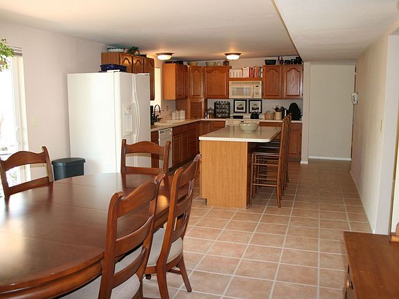 Large, open kitchen w/oak cabinets