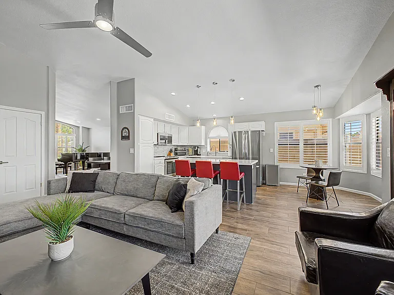 7243 W Morrow Dr — Photo 3