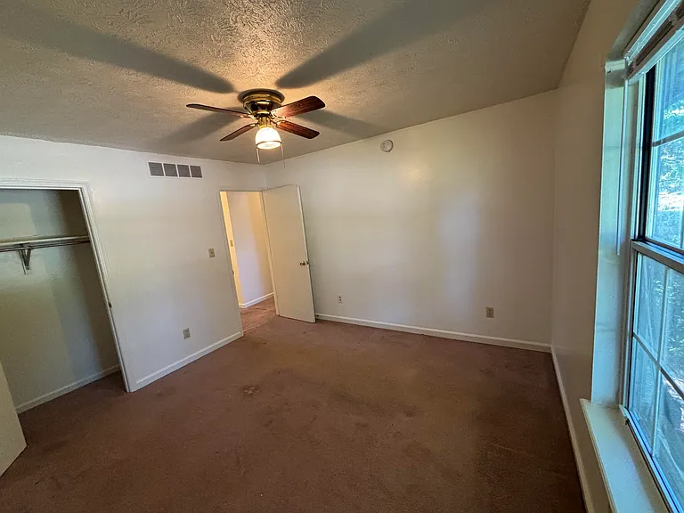 392 Pasadena Dr — Photo 6