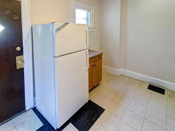 3rd image of 366-368 Kelton Ave