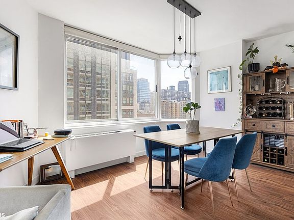4th image of 201 W 72nd St APT 12A