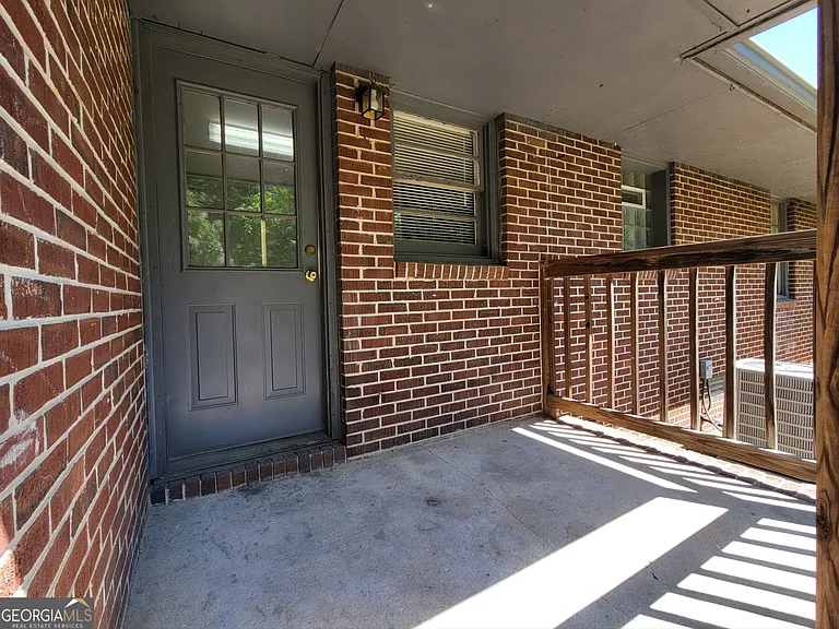 268 Elks St #B — Photo 9