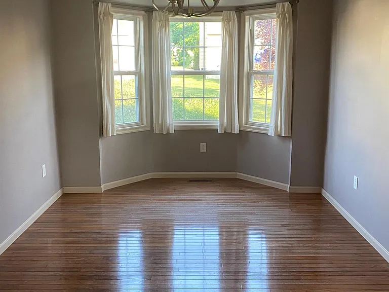 734 Partridge Ln — Photo 4