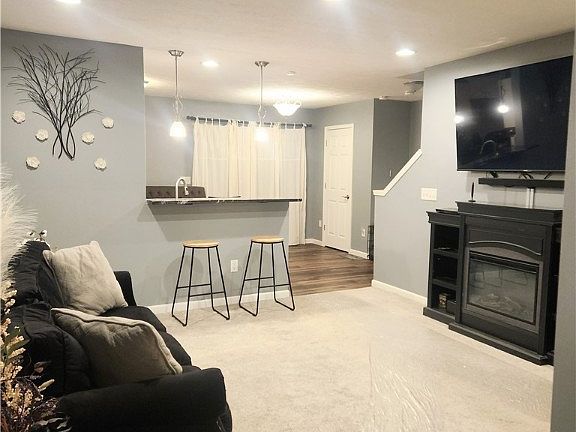 3rd image of 176 Brooke Woode Dr