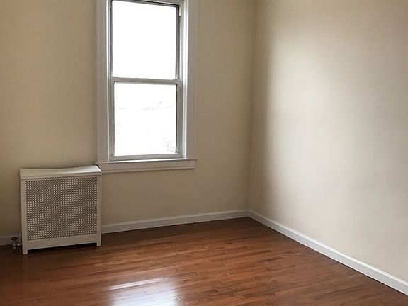 4th image of 2366 35th St #2
