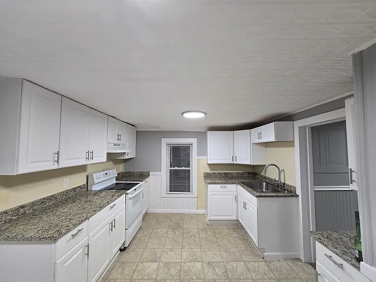 33 1/2 Kellogg St #2 — Photo 2