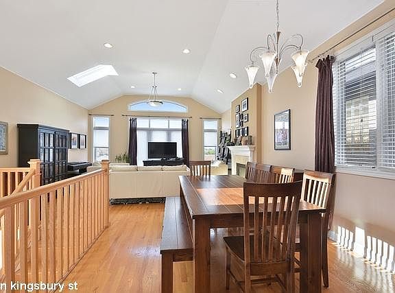 5th image of 645 N Kingsbury St #1315