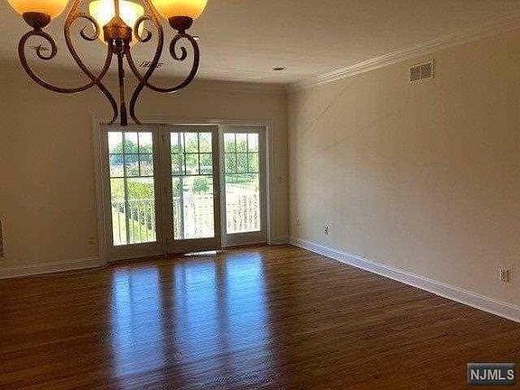 4th image of 5 Tenakill Park Dr #205-2E