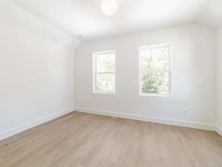 962 Alexander St — Photo 23