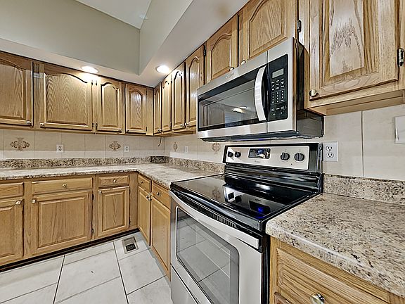5th image of 1850 Southcliff Dr