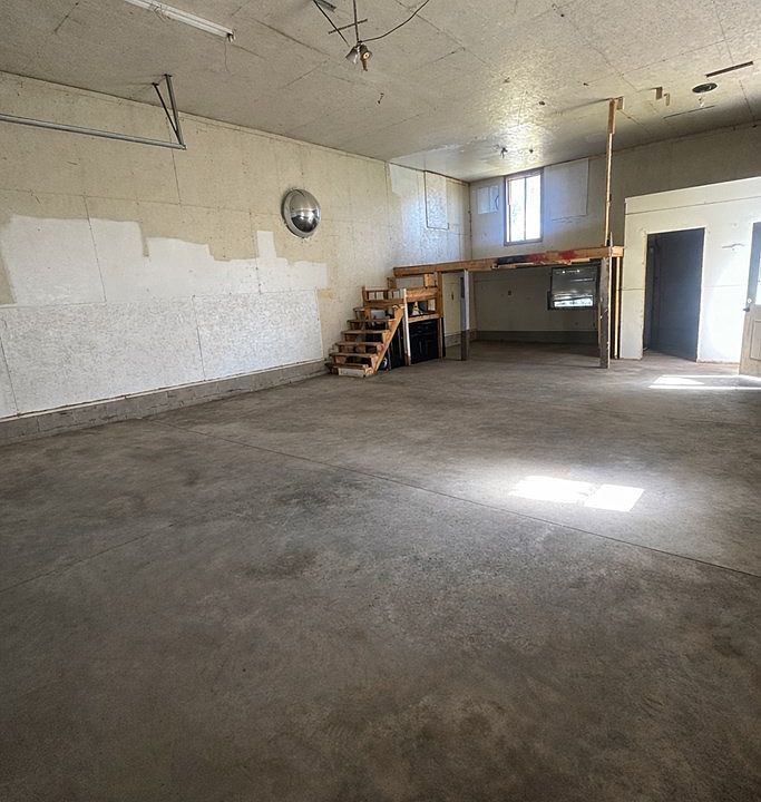 2nd image of 215 Maynard Ave