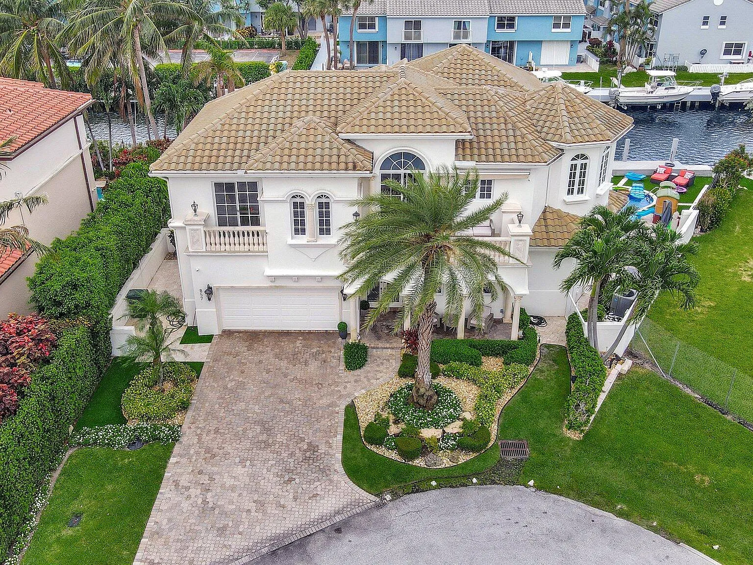 5 bed, 4.5 bath, 4057 sqft, $35,000 — Photo 2