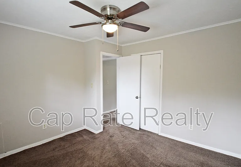 1226 Parkview Dr — Photo 11