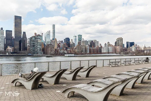 Sold by MNS | media 32