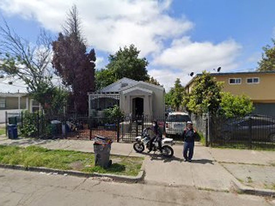 1st image of 6105 Bromley Ave