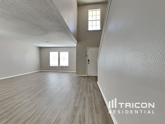 3rd image of 931 Whispering Hollow Dr
